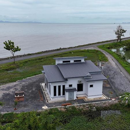 Вилла Rhumah Sungai Belati Simpang Empat  Экстерьер фото